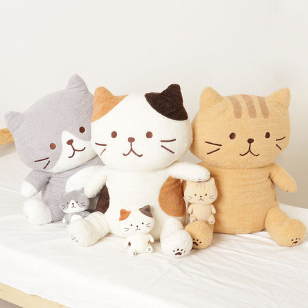 ふくふくにゃんこ ぽわぽわBIG抱きぐるみ（ミケ・チャチャ・ハッチ）